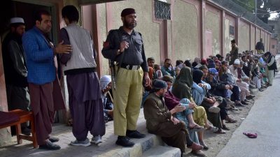 Über 165.000 Afghanen haben Pakistan wegen Ausreisefrist bereits verlassen