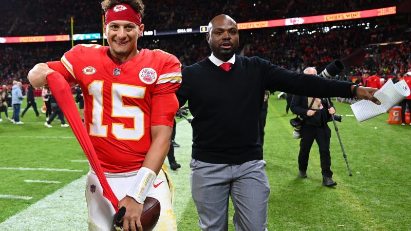 Will wieder nach Deutschland kommen: Patrick Mahomes (l).