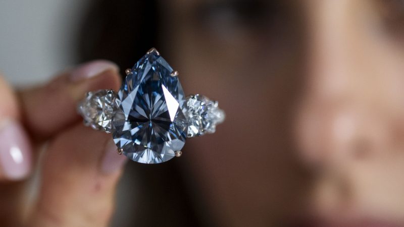 Blauer Diamant in Genf für 41 Millionen Euro versteigert