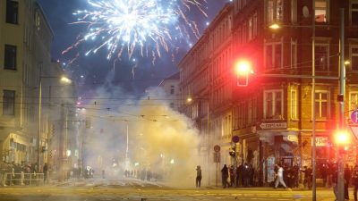 Streit über großes Abfeuern: Mehrheit sieht Böller negativ