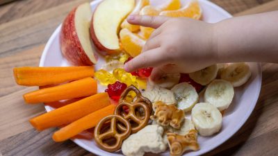 Langeweile lässt Kinder mehr naschen